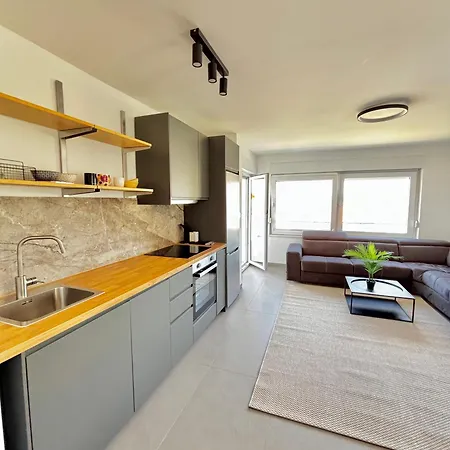Niki Apartment *