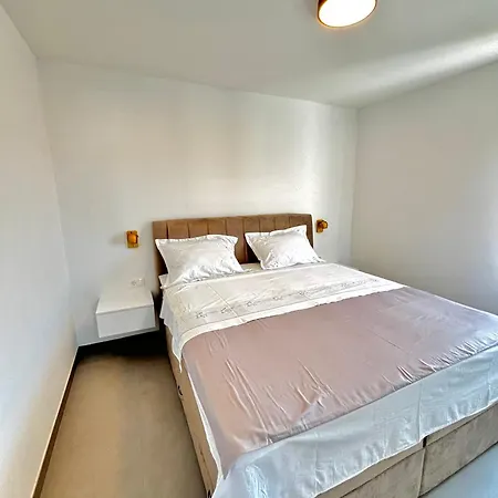 Niki Apartment *