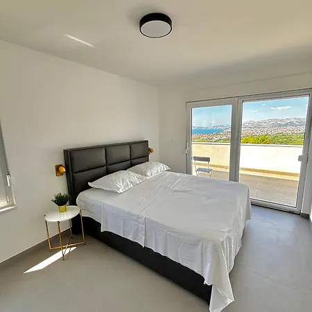 Niki Apartment *