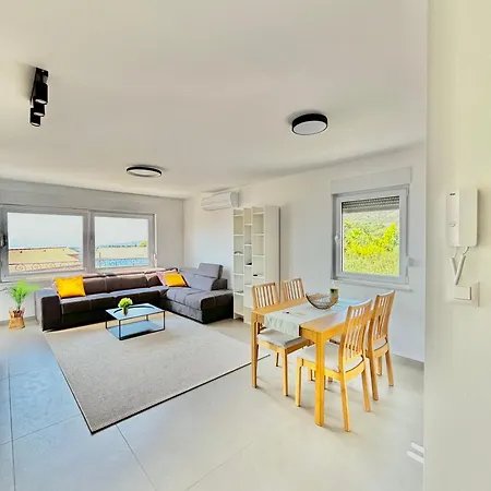 Niki Apartment *